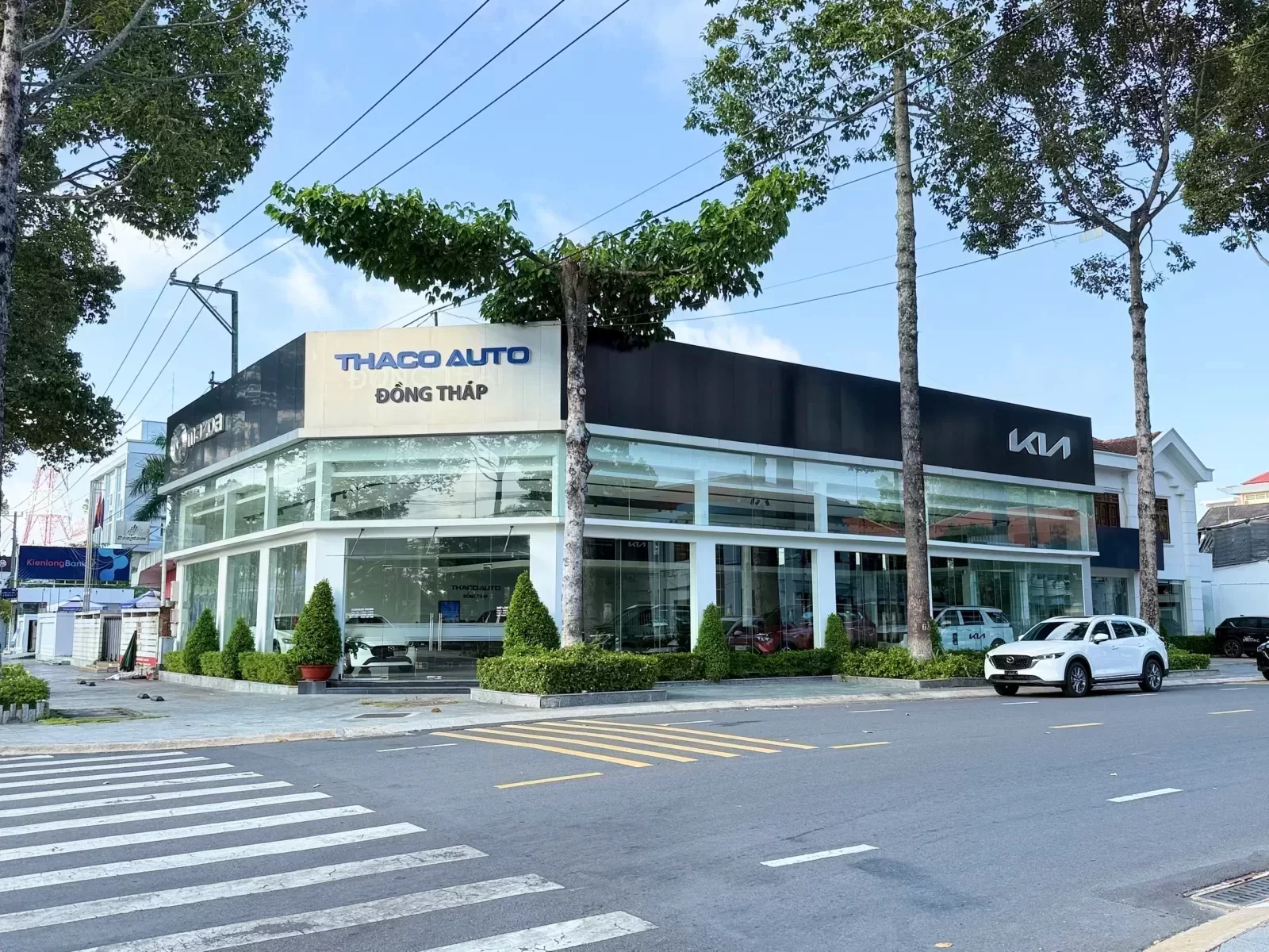 Hình ảnh showroom Mazda Đồng Tháp